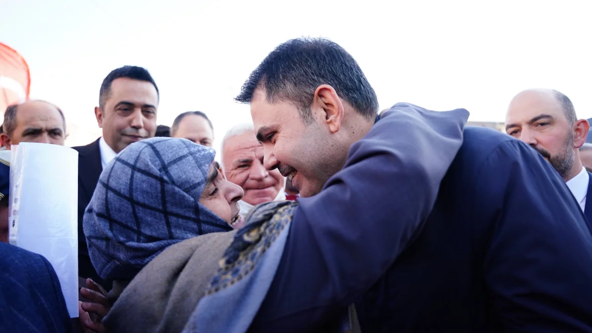 Murat Kurum, Kahramanmaraş’ta Vatandaşlarla Buluştu Murat Kurum, Kahramanmaraş’ta Vatandaşlarla Buluştu