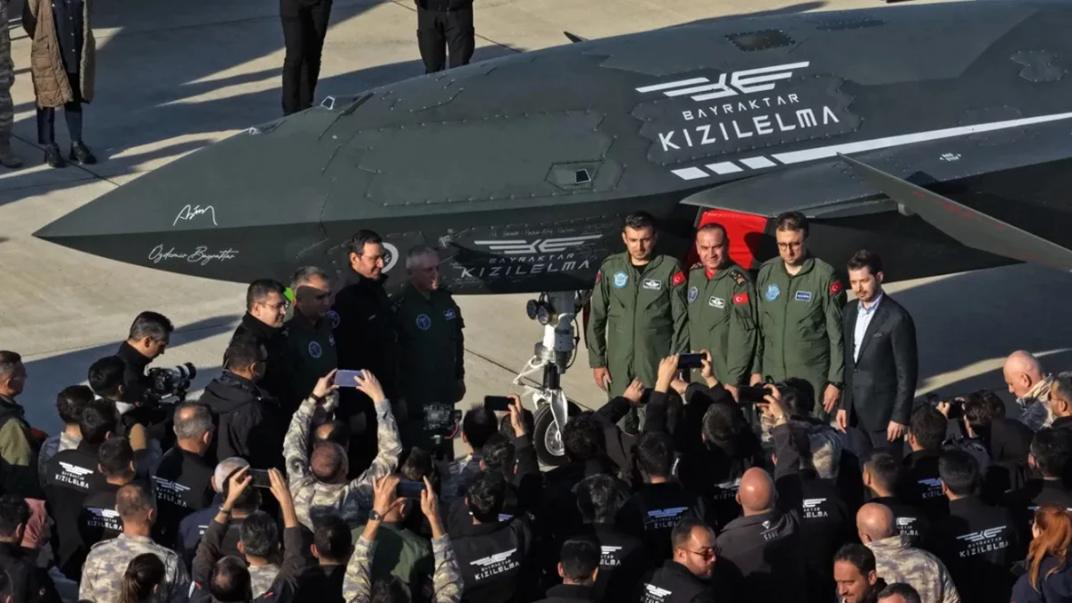 Fransız Basınından Bayraktar KIZILELMA Paylaşımı Fransız Basınından Bayraktar KIZILELMA Paylaşımı