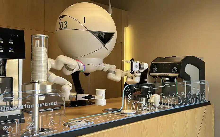 Amman’daki Robot Kafe, Ziyaretçilerin İlgi Odağı Oldu Amman’daki Robot Kafe, Ziyaretçilerin İlgi Odağı Oldu